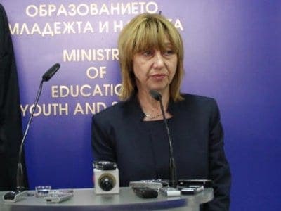 Minister of Bulgarian education Klisarova inaugurates summer teacher academy in Burgas