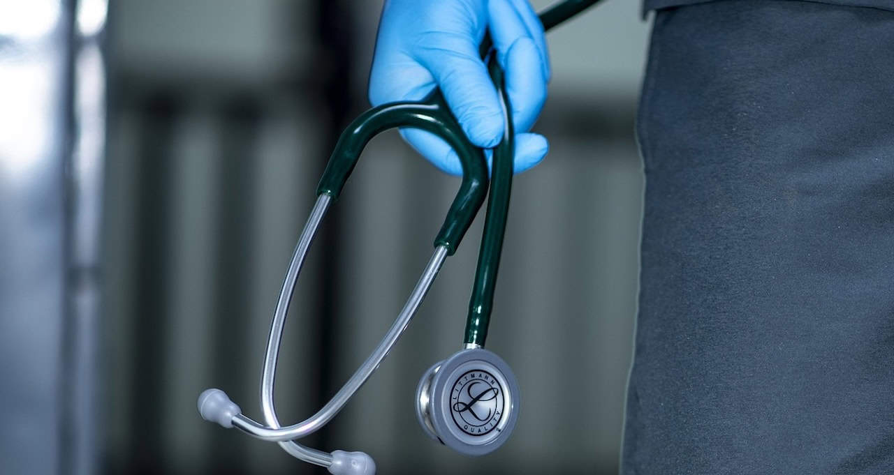 How Much Does It Cost To Become A Doctor In The UK? stethoscope 4280497 1280 body 1101